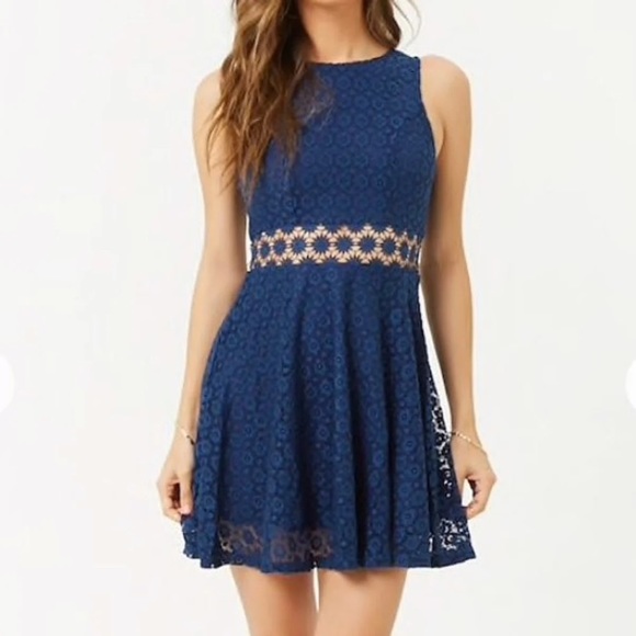 Dresses & Skirts - 💙Daisy-waist dress